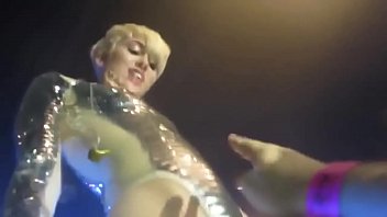 2019 Miley Cyrus Se Deja Manosear Por Fans Video Completo Httpdapalancomn4r8 
